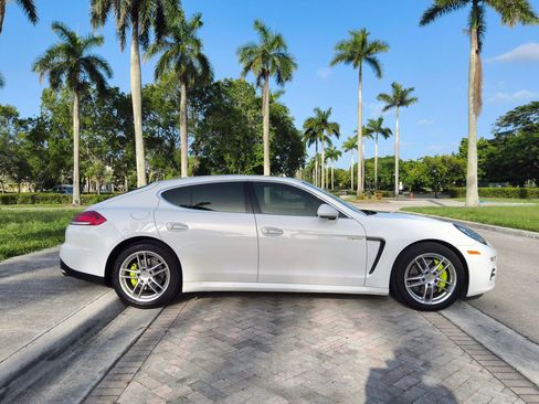 Used 2015 Porsche Panamera S RWD image 19