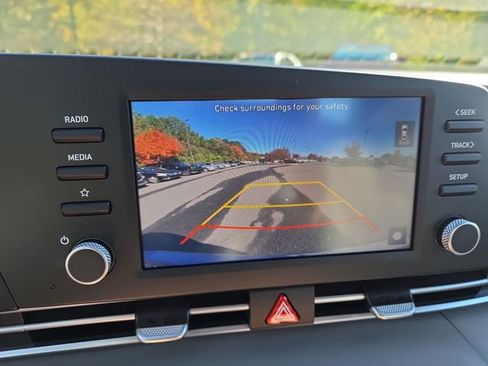 Certified 2023 Hyundai Elantra SE image 34