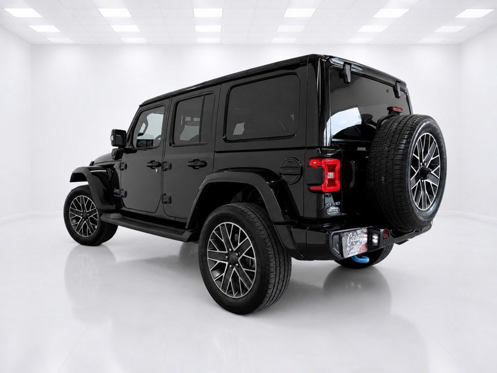 Used 2023 Jeep Wrangler Unlimited Sahara AWD/4WD image 5