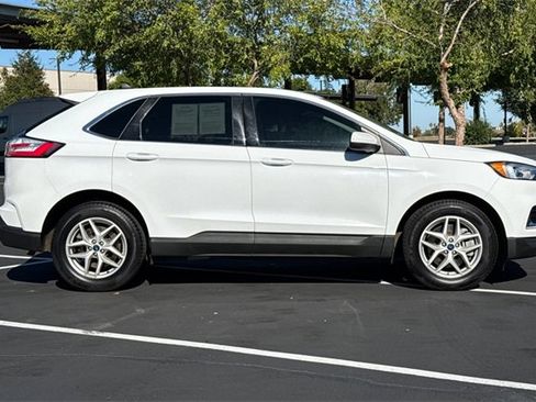 Used 2022 Ford Edge SEL image 3