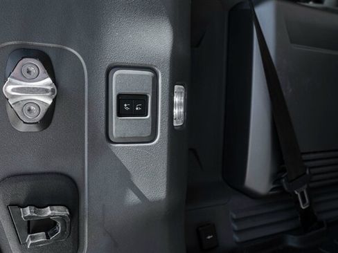 Used 2021 Land Rover Defender 110 S AWD/4WD image 39