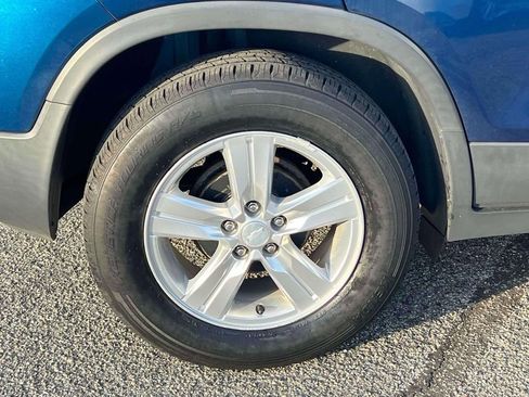 Used 2019 Chevrolet Trax LT w/ LT Convenience Package FWD image 11