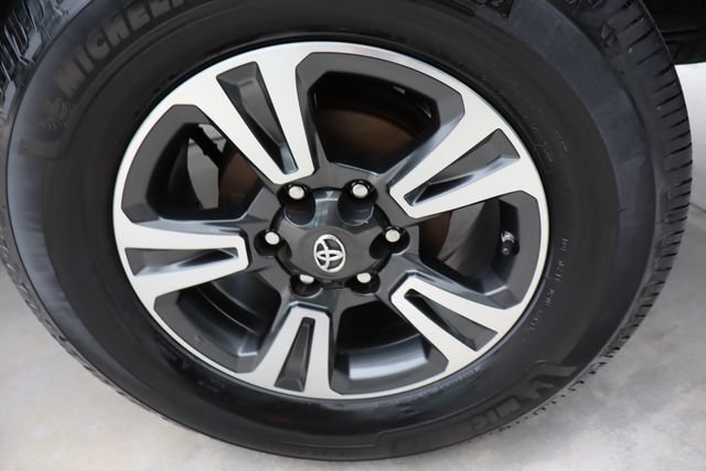 Used 2017 Toyota Tacoma TRD Sport w/ Tow Package RWD image 40