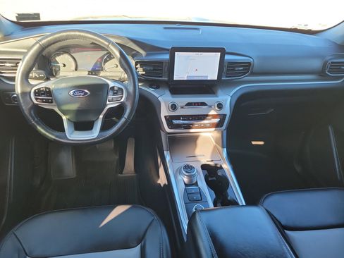 Used 2022 Ford Explorer XLT w/ Equipment Group 202A image 19