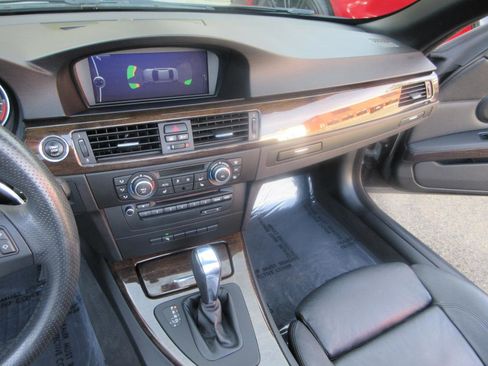 Used 2013 BMW 335i Convertible image 33