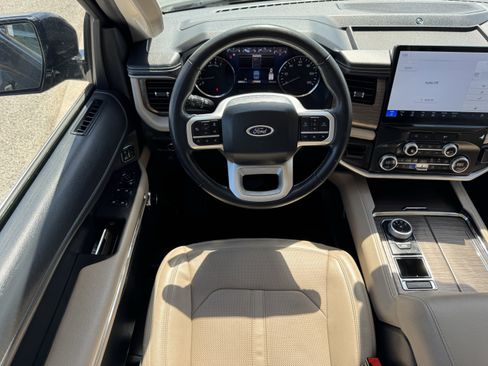 Used 2024 Ford Expedition Limited image 14