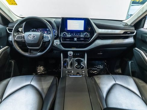 Used 2023 Toyota Highlander XLE AWD/4WD image 13