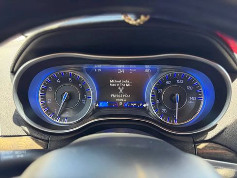 Used 2019 Chrysler 300 Limited RWD image 58