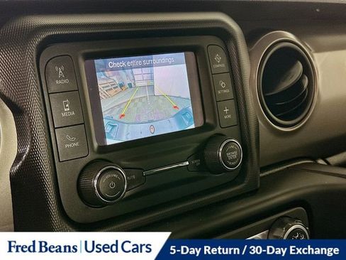 Used 2021 Jeep Gladiator Sport image 16