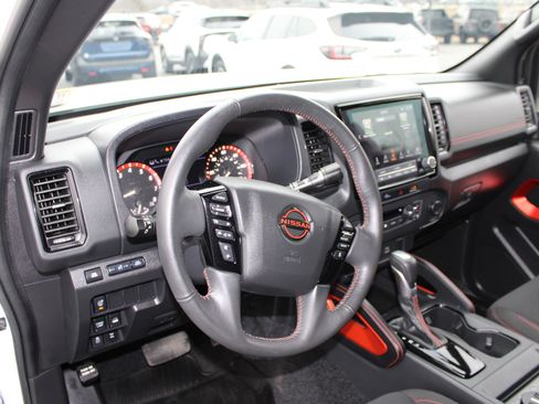 Used 2024 Nissan Frontier PRO-4X w/ Technology Package AWD/4WD image 10