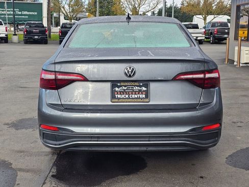 Used 2024 Volkswagen Jetta S image 4