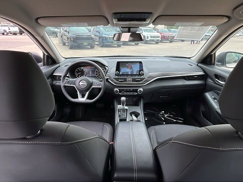Used 2025 Nissan Altima 2.5 SV FWD image 25