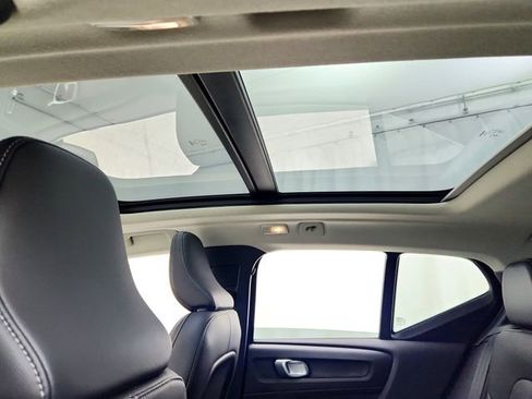 Certified 2025 Volvo XC40 B5 Core image 22