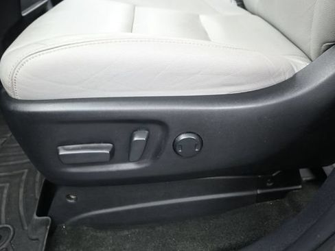 Used 2019 Toyota Sienna Limited FWD image 10