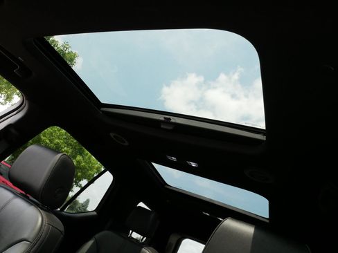 Used 2023 Chevrolet Traverse RS AWD/4WD image 35