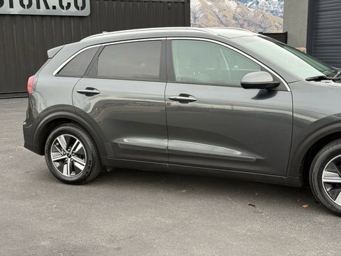 Used 2022 Kia Niro LXS image 6