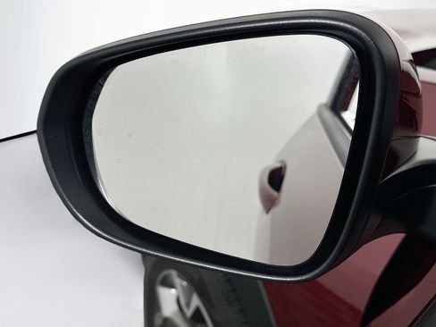 Used 2025 Chevrolet Trax LT FWD image 16