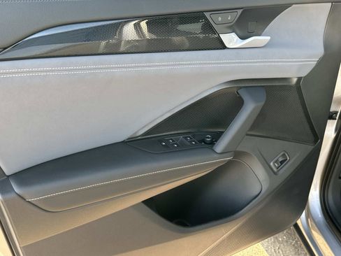 New 2025 Volkswagen Tiguan SE image 16