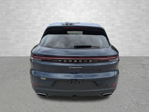 Used 2024 Porsche Cayenne AWD/4WD image 3