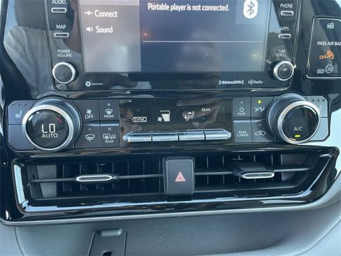 Used 2022 Toyota Highlander XLE image 18