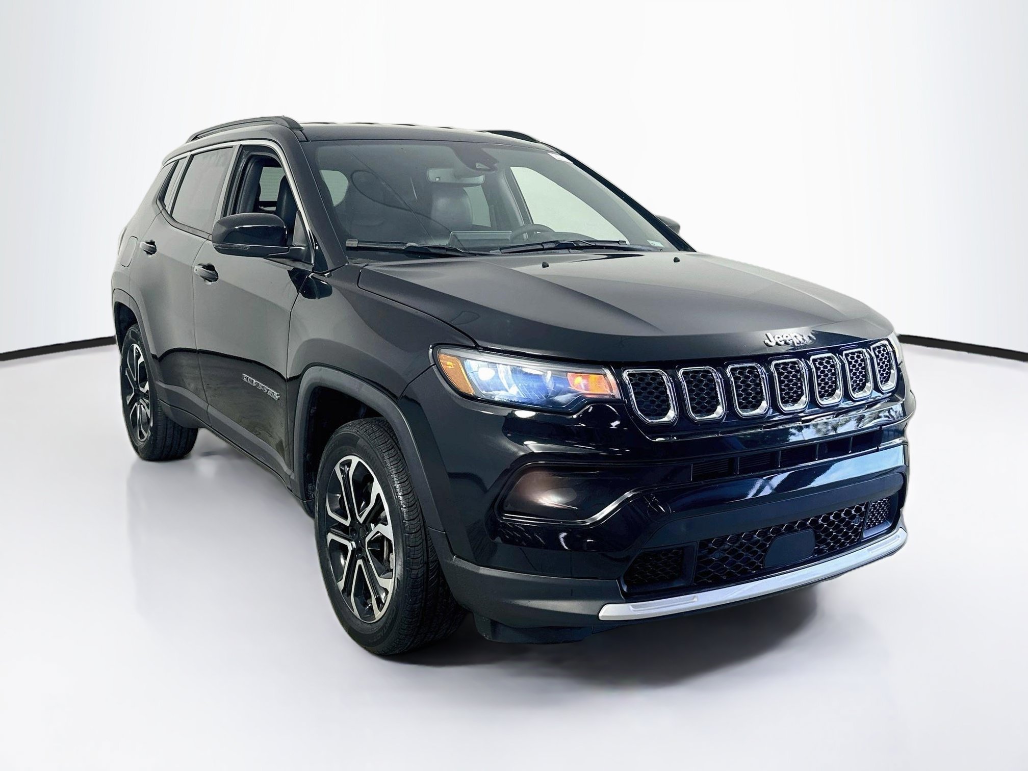 Used 2023 Jeep Compass Limited AWD/4WD image 3