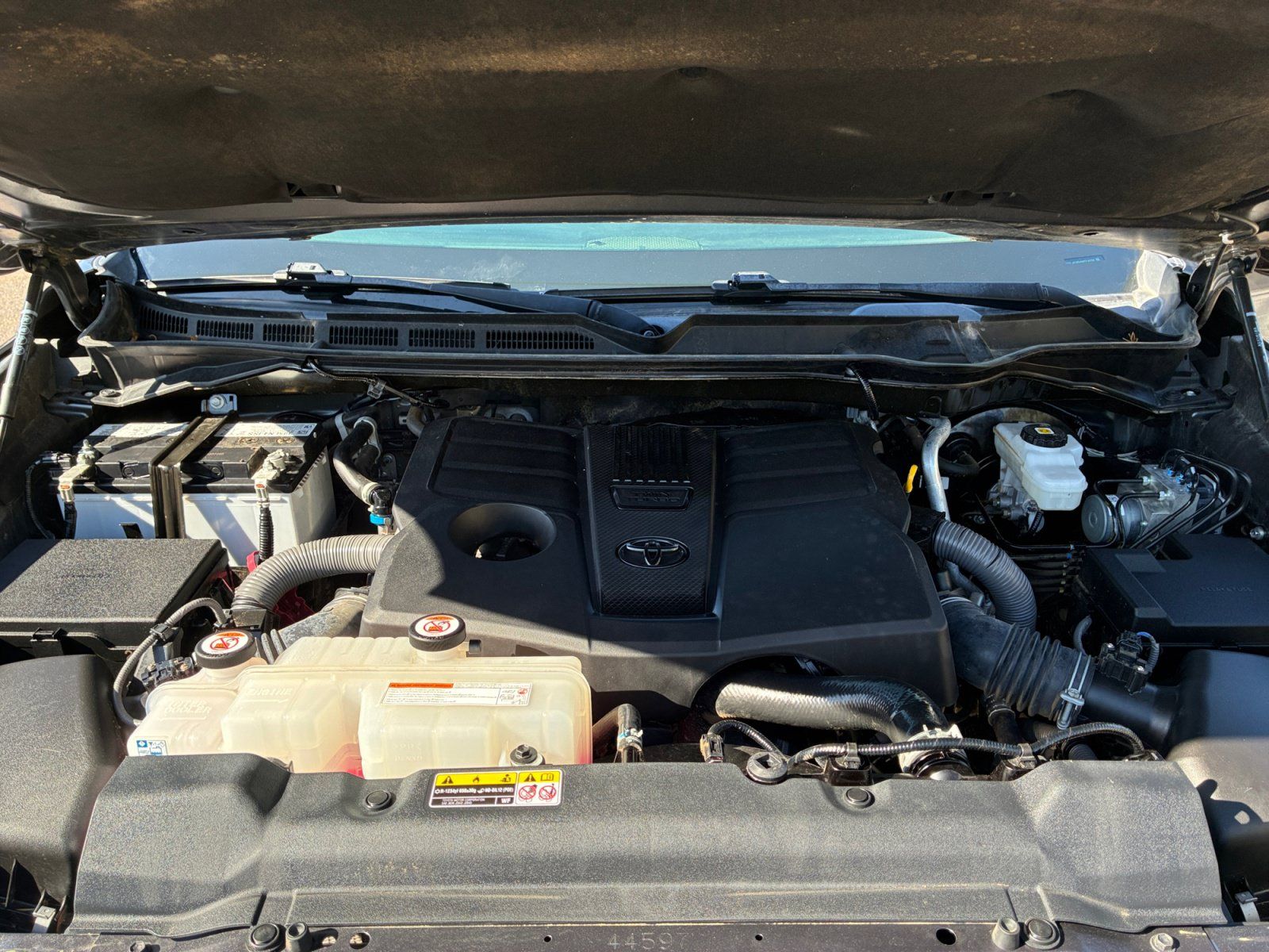 Used 2022 Toyota Tundra SR5 w/ SR5 Premium Package RWD image 32