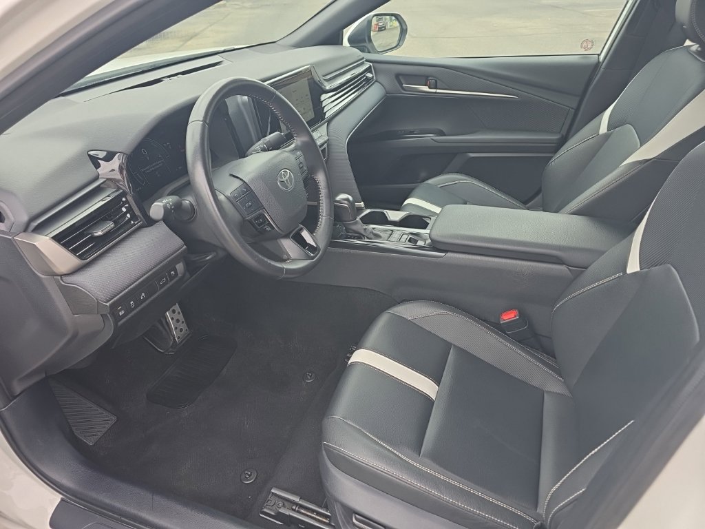 Certified 2025 Toyota Camry SE FWD image 8