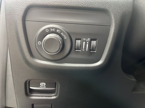 New 2025 Jeep Grand Cherokee Altitude image 11