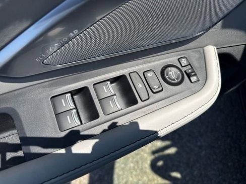 Used 2023 Acura RDX AWD w/ Advance Package image 5