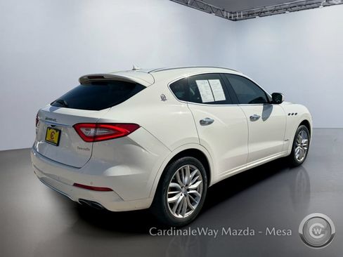 Used 2019 Maserati Levante GranLusso AWD/4WD image 4