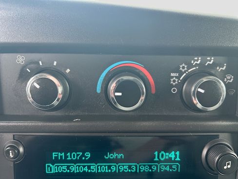 Used 2019 Chevrolet Express 3500 w/ Chrome Appearance Package image 14