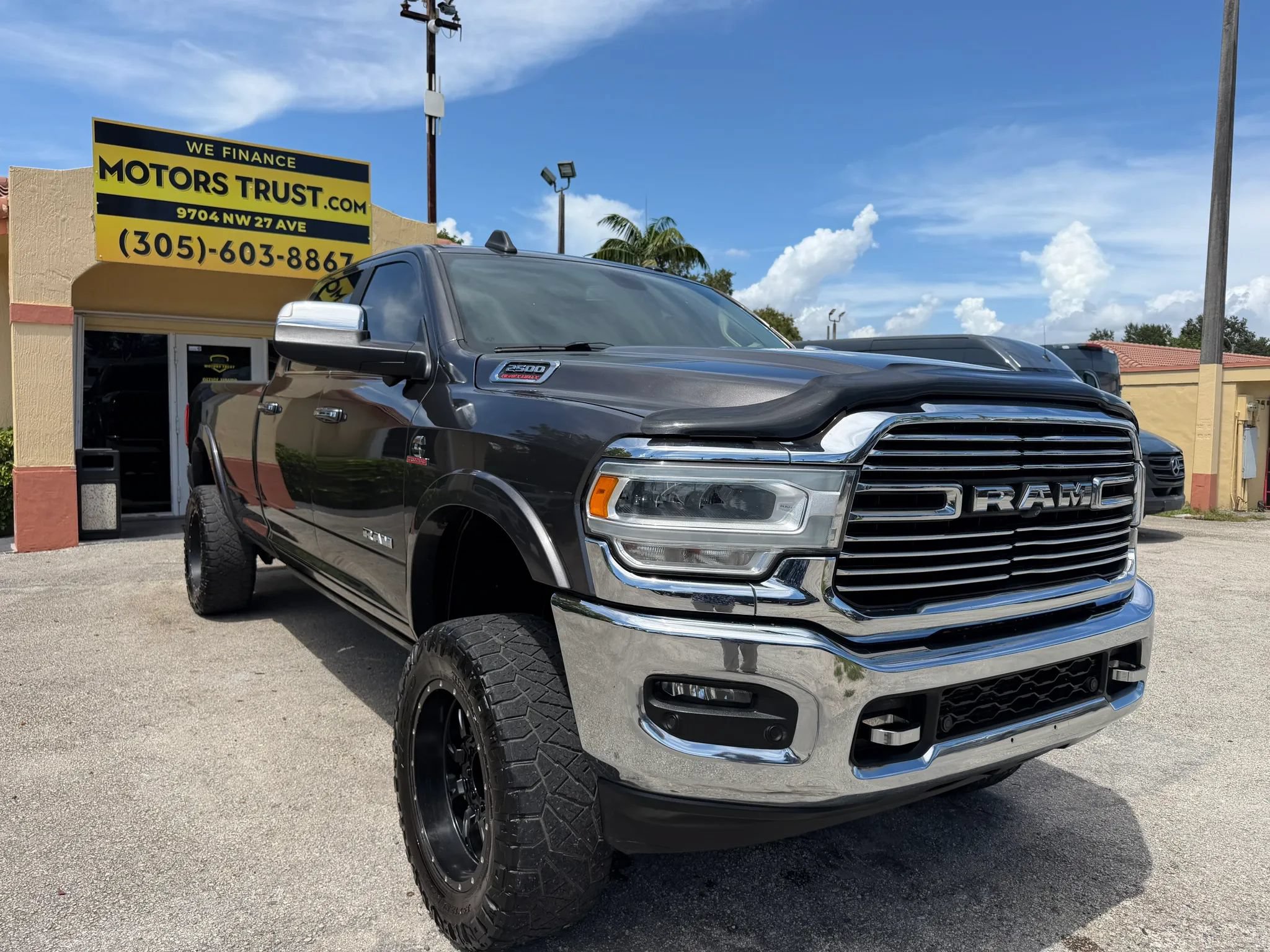 Used 2019 RAM 2500 4x4 Crew Cab Laramie image 9
