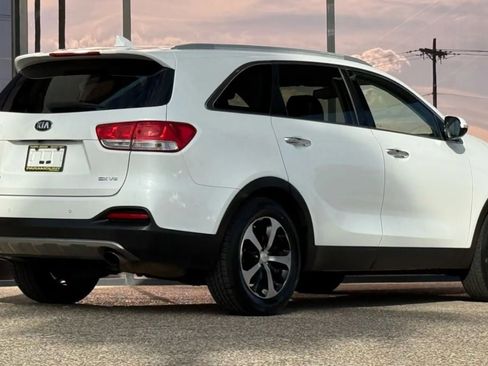 Used 2017 Kia Sorento EX w/ EX V6 Premium Package image 13