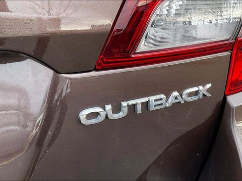 Used 2019 Subaru Outback 2.5i Limited w/ Popular Package #2 image 9