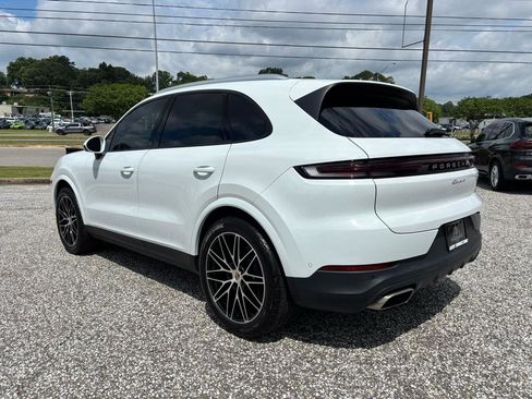 Used 2025 Porsche Cayenne w/ Premium Package Plus AWD/4WD image 3