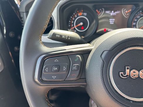 Used 2025 Jeep Wrangler Unlimited Sport AWD/4WD image 19