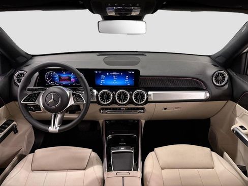 Used 2025 Mercedes-Benz GLB 250 image 9