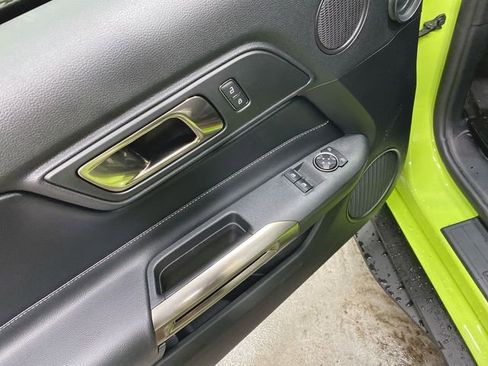 Used 2020 Ford Mustang Shelby GT500 w/ Technology Package image 22