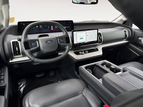 Certified 2025 Ford Expedition Active AWD/4WD image 15