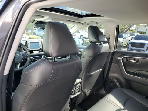 Used 2021 Toyota RAV4 XLE Premium image 13