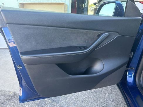 Used 2021 Tesla Model Y Long Range AWD/4WD image 21