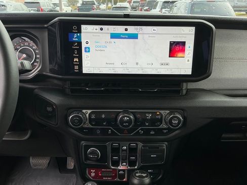 Used 2024 Jeep Wrangler Willys image 23