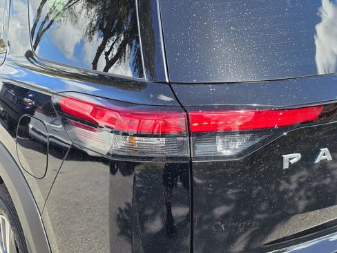 Used 2025 Nissan Pathfinder SL image 7