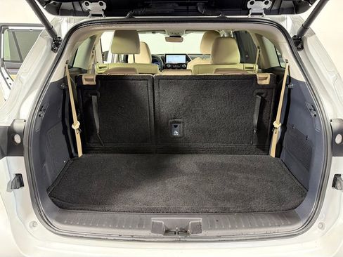 Used 2024 Toyota Highlander Limited FWD image 19