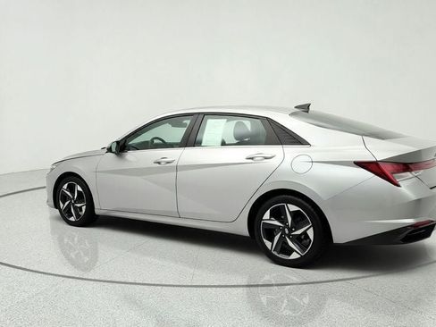 Used 2021 Hyundai Elantra SEL w/ Convenience + Premium Package FWD image 7