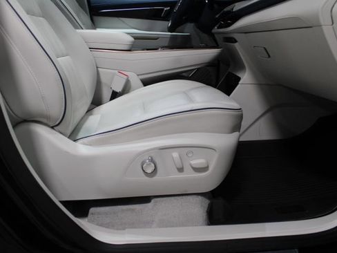 Used 2025 Buick Enclave Avenir w/ Super Cruise Package AWD/4WD image 27