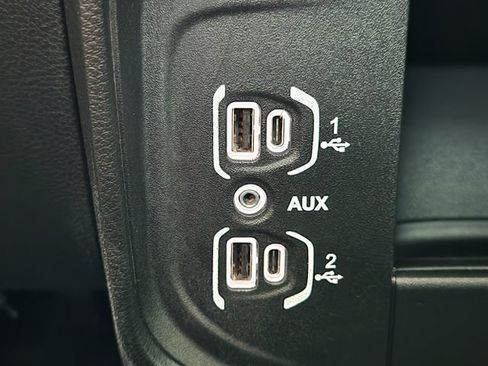 Used 2025 RAM 2500 Big Horn AWD/4WD image 23