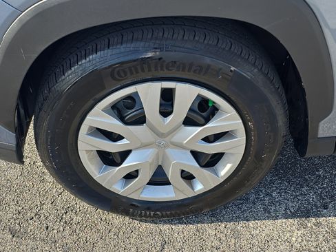 Used 2024 Toyota Corolla Cross L image 6