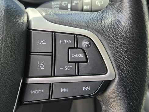 Used 2021 Toyota Sienna XLE FWD image 23