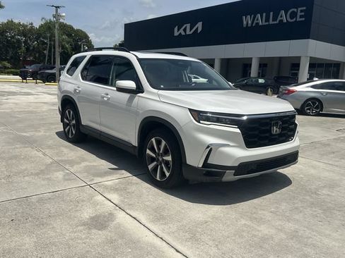 Used 2024 Honda Pilot Touring image 4